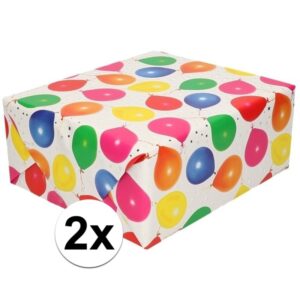 2x Gemetaliseerd inpakpapier/cadeaupapier wit met zilveren sterren en gekleurde ballonnen 150 cm 10157653