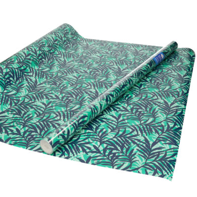 Inpakpapier/cadeaupapier groen met donker blauwe bladeren design 200 x 70 cm 10361667