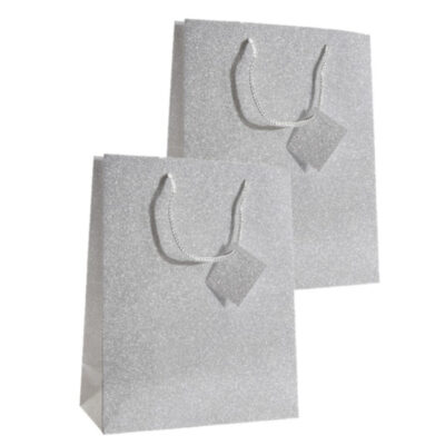 Set van 4x stuks luxe papieren giftbags/cadeau tasjes zilver met glitters 21 x 26 x 10 cm 10331798